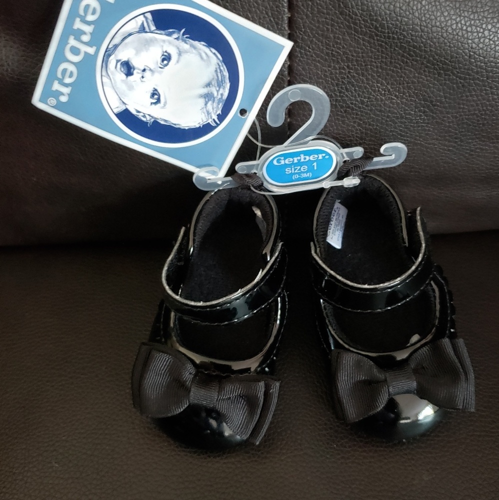 Black patent leather Mary Jane baby shoes